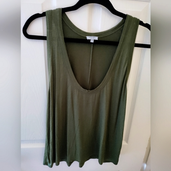 💮TOBI | MUSCLE TANK| OLIVE GREEN | PLUNGING-DEEP V - Picture 3 of 4